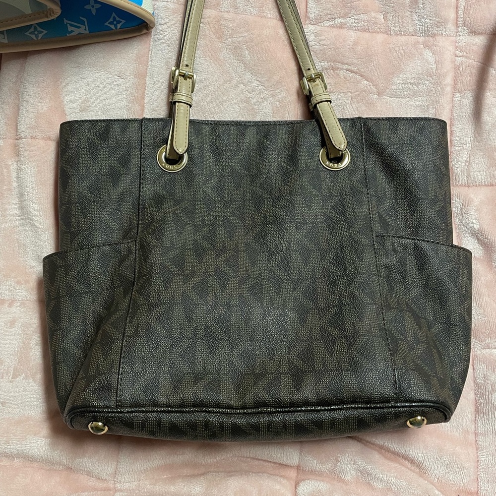 Mi bag. Tote style. Used a few times. In great condition.